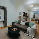 Contessa Apartment *