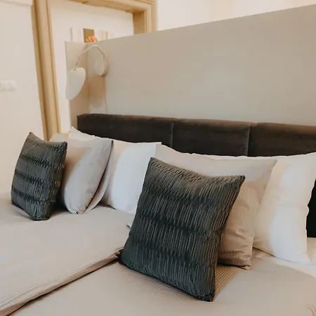 Contessa Apartment