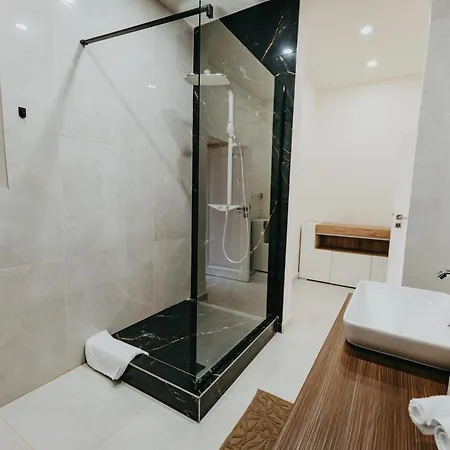 Contessa Apartment *